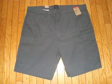 LEVI'S CARRIER CARGO SHORTS STRETCH OLIVE GREEN MENS SIZE 44 BNWT 49.50