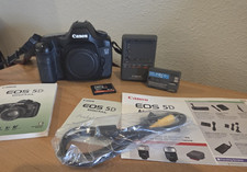 Canon EOS 5D Digital SLR Camera Body  Batteries Charger