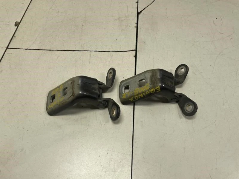 2008 CHEVROLET EQUINOX LT REAR LEFT DRIVER SIDE UPPER & LOWER DOOR HINGE OEM+ - Image 4 of 4