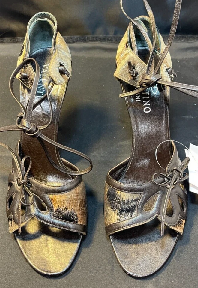 Valentino Garavani Leather Bow Tie Stiletto Heels Size 38.5 - Image 3 of 4