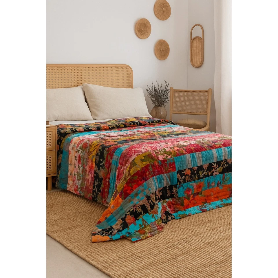 Bohemian Velvet Patchwork Quilt - Unique Upcycled Luxury Bedding — 第 2/4 张图片