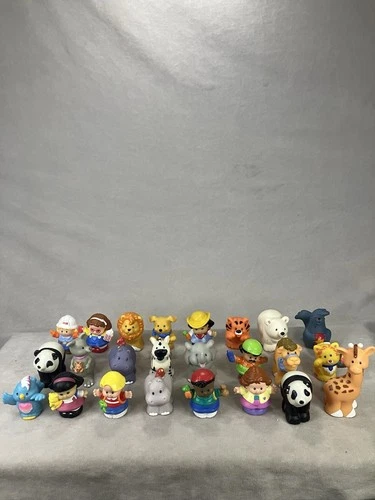 Lot Of 24 vintage Fisher-Price Little People figures Plus Many Set Accessories