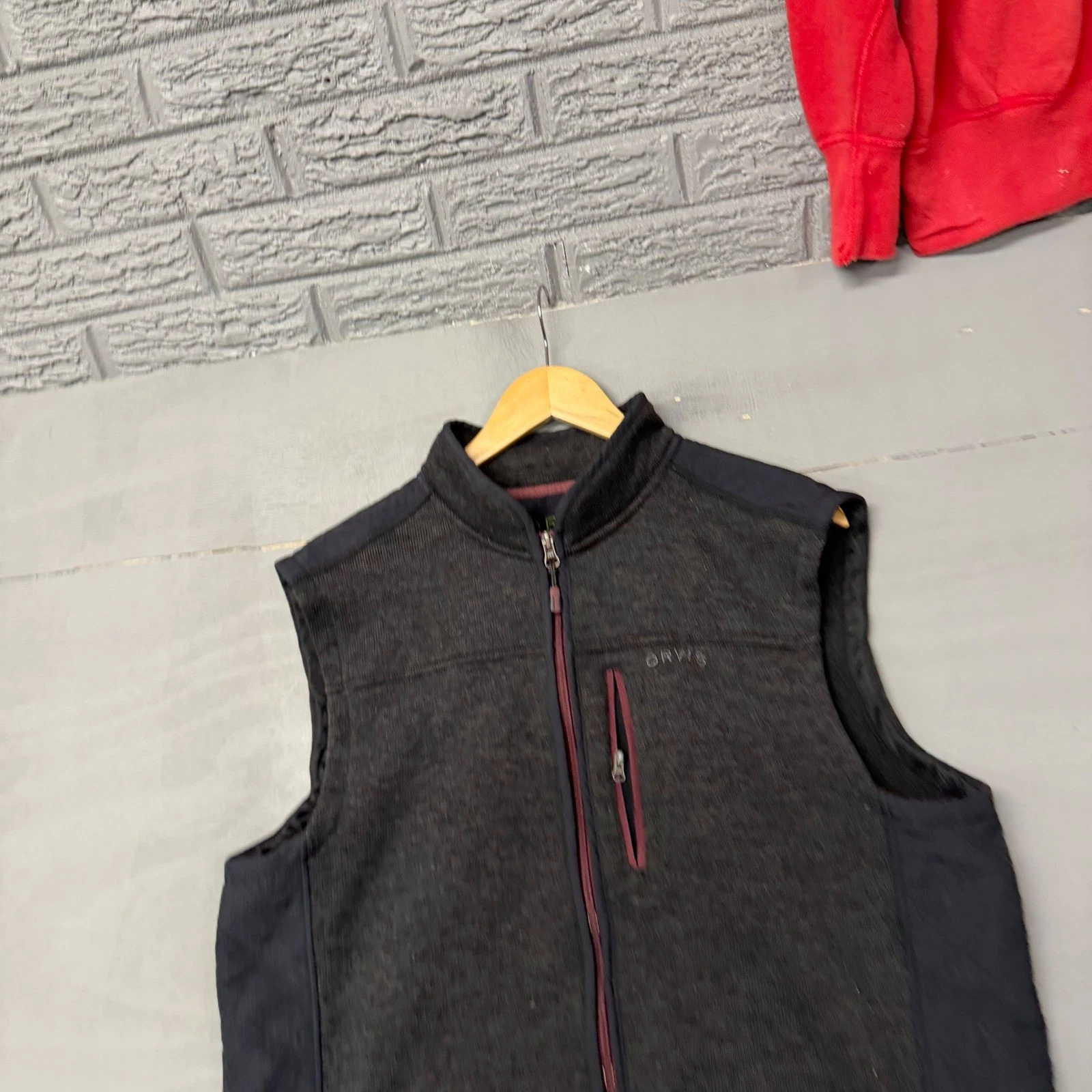 Orvis Mens XL Charcoal Grey Full Zip Sweater Fleece Vest Quilted Side Panels