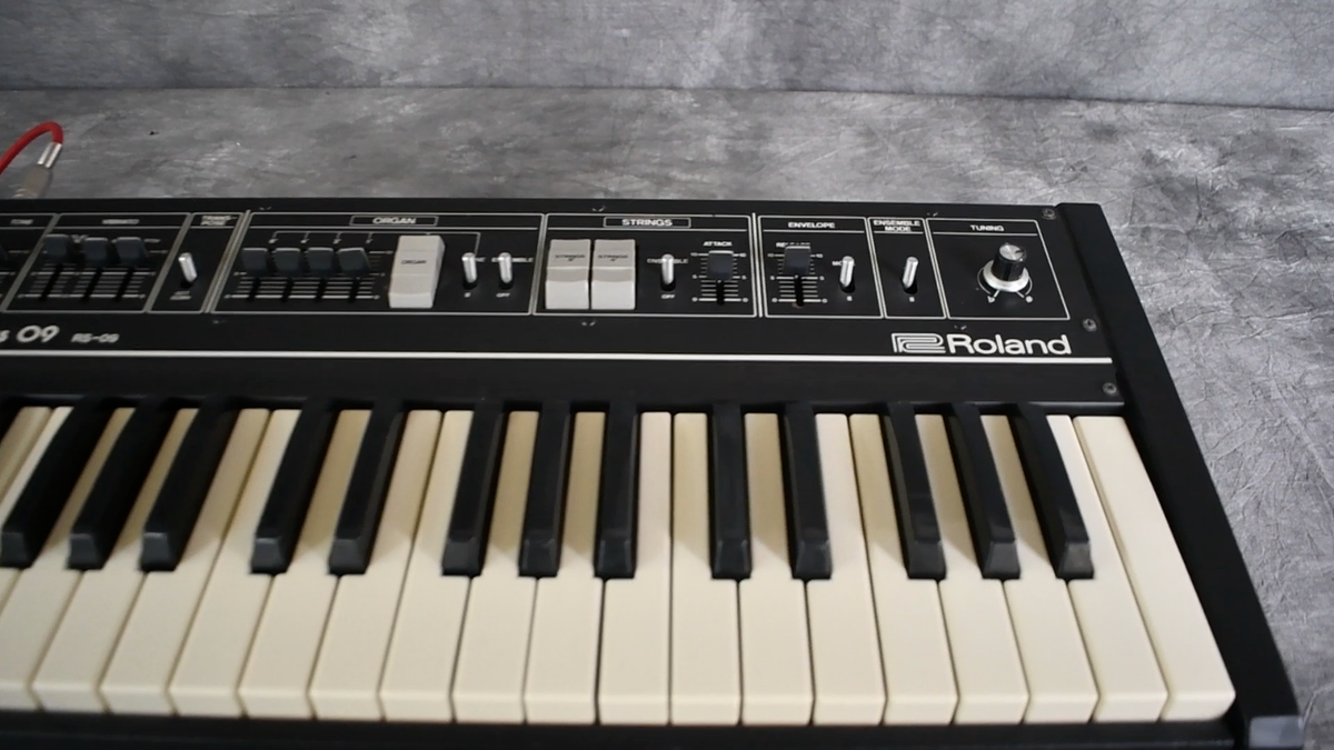 Roland Organ/Strings RS-09 Analog synthesizer in Very Good | eBay