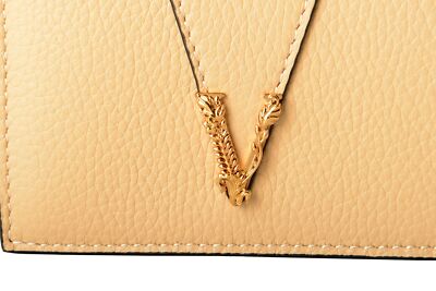 Versace★素敵！Gold V Logo Pink Leather Compact Wallet Versace Women's Gold V Logo Pink 100% Leather Card Case