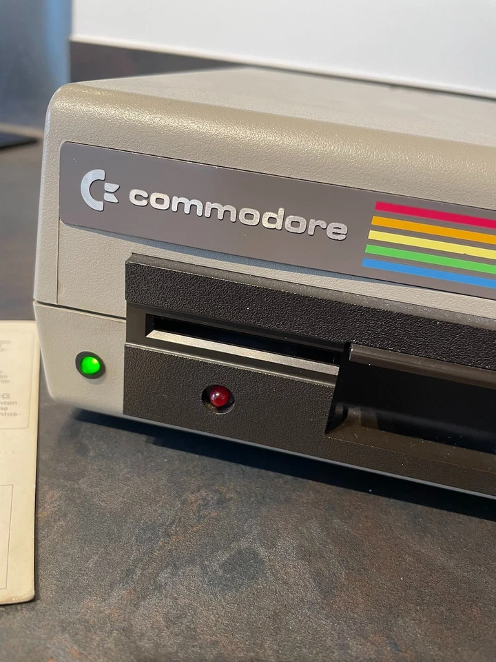 Commodore 1541 51/4" Diskettenlaufwerk für C64 - voll funktionsfähig mit Stromkabel - Bild 4 von 4