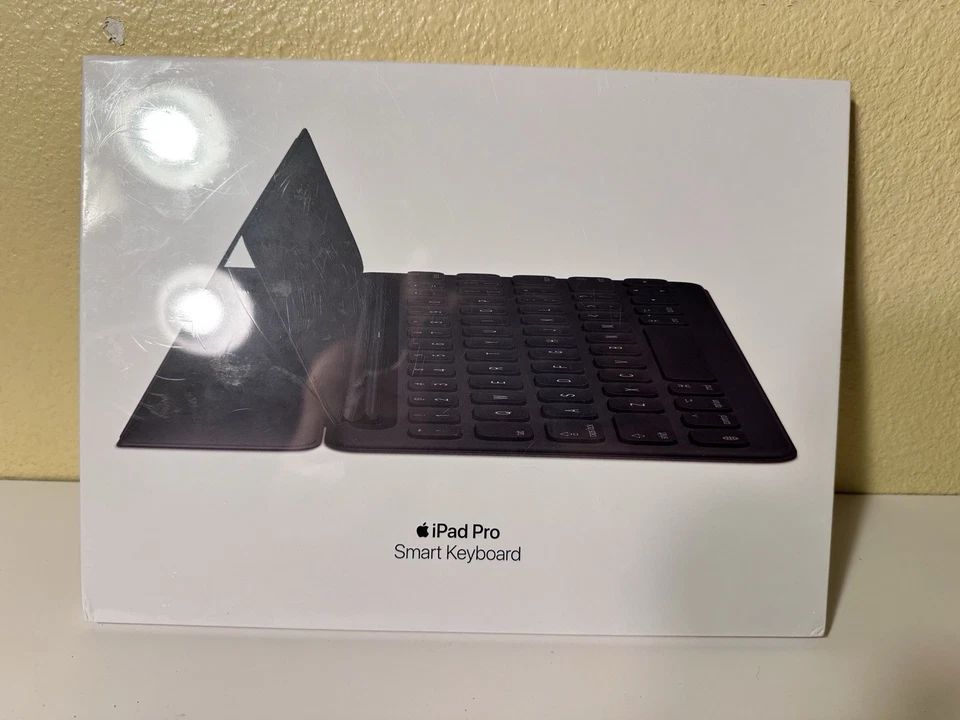 Apple Smart Keyboard for 10.5" iPad Pro and iPad Air mptl2ll/a Black New Sealed - Image 2 of 4