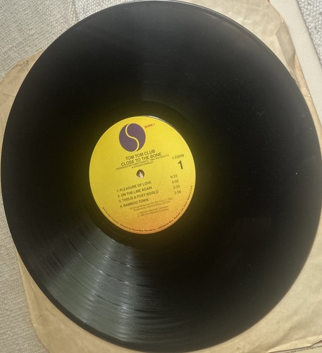 Tom Tom Club- Close To The Bone- LP 1983 - 第 3/5 張圖片