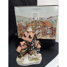David Winter Cottage Squires Hall from 1985 in original box 