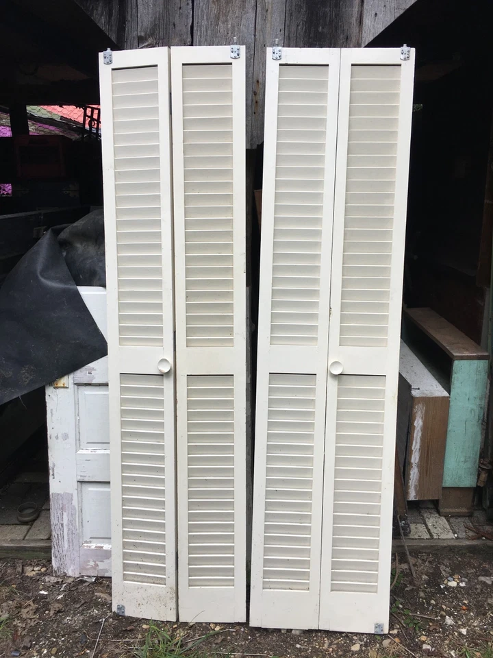 Par de persianas de 72 pulgadas x 18 pulgadas con puerta plegable interior pintada de pino Foto 2 de 4