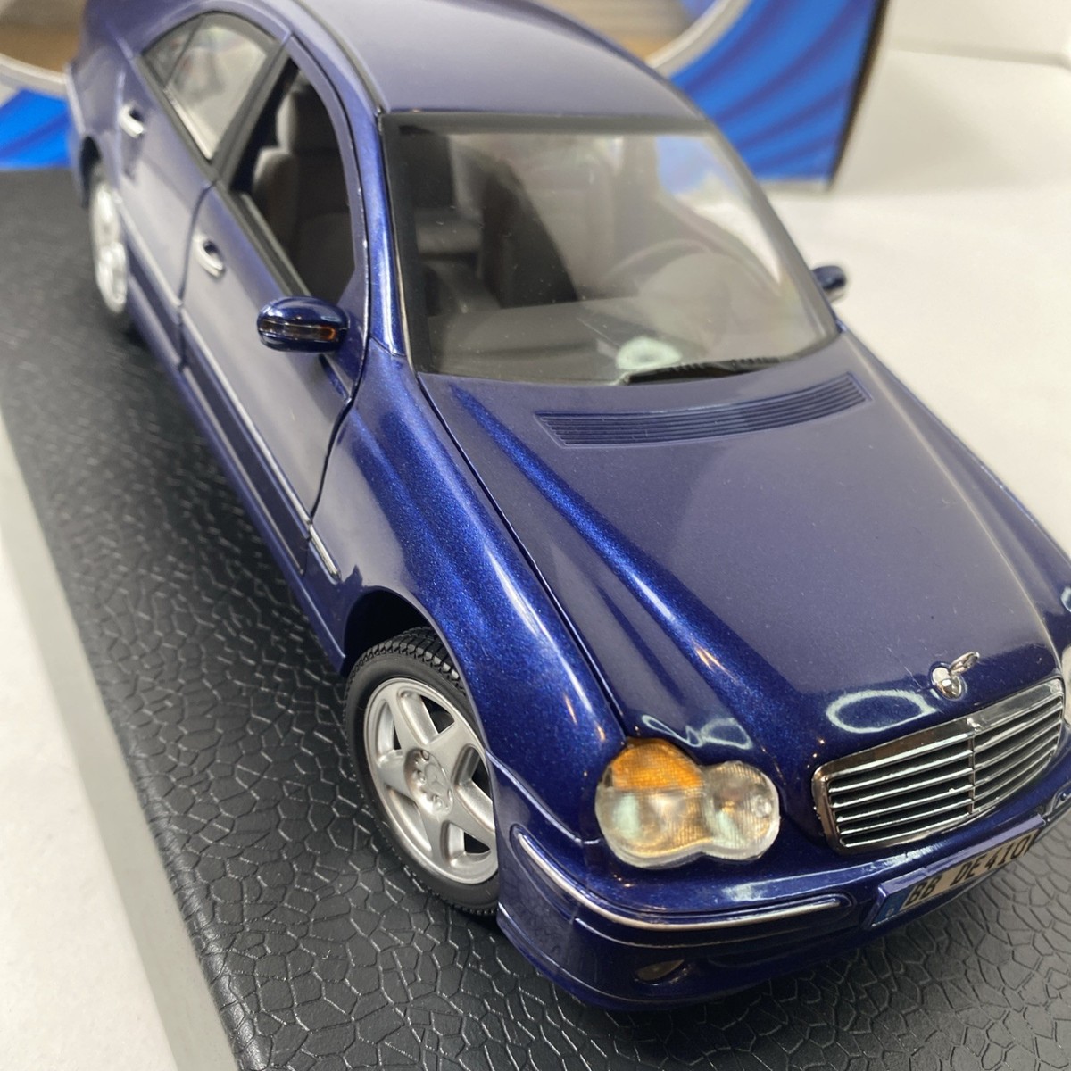 ミニカー ANSON Mercedes-Benz C-Class 1/18 Anson Collectibles Mercedes-Benz C-Class 1:18 Scale Diecast Model