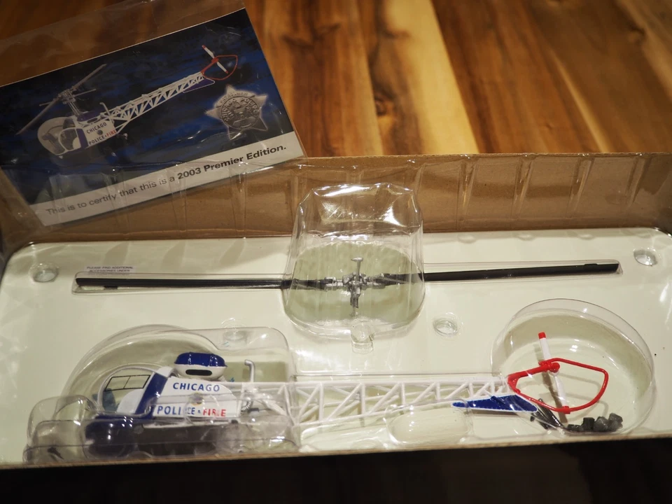 Corgi Chicago Police CPD 1:48 Limited Edt. Bell H74 Polizei Helicopter -Defekt- - Bild 3 von 4