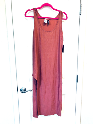 green dress golden globes 2025 Rose Byrne Stands Out in Neon Chanel at the 2026 inv-107 main image 1