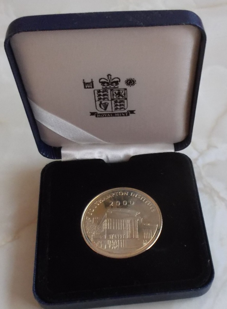 2000 SOUTHAMPTON INSTITUTE BRONZE MEDAL / MEDALLION, IN ITS ROYAL MINT BOX.  | eBay UK