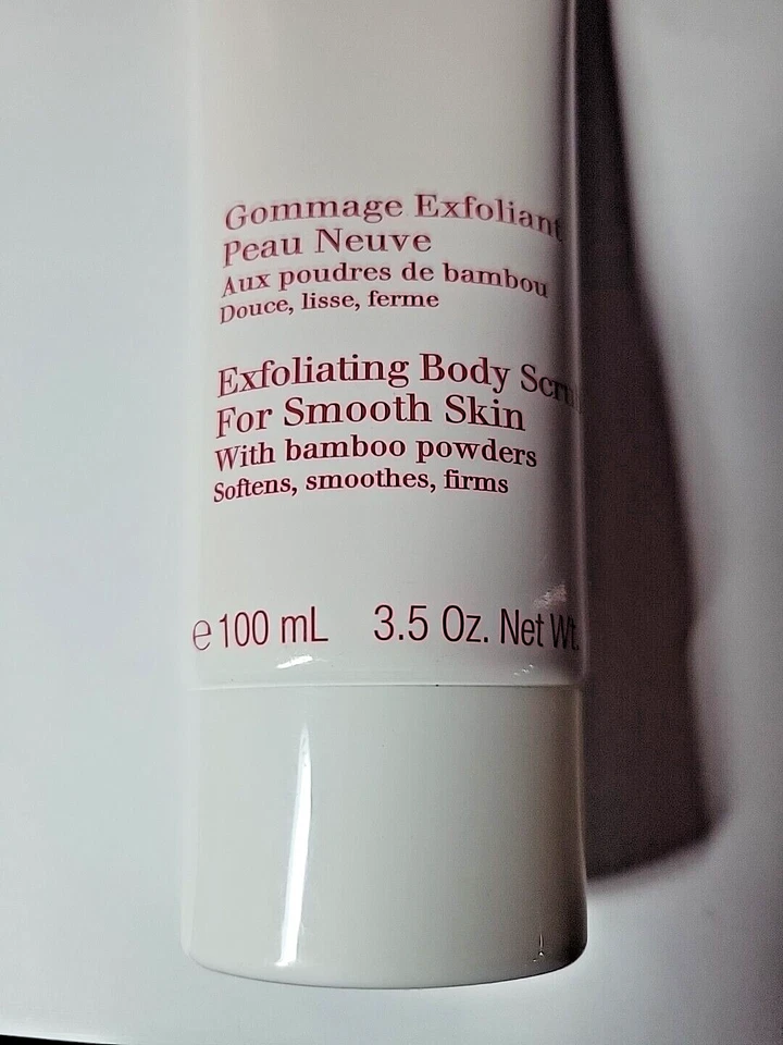Exfoliante corporal exfoliante Clarins con polvos de bambú piel suave - 3,4 oz / 100 ml Foto 2 de 4