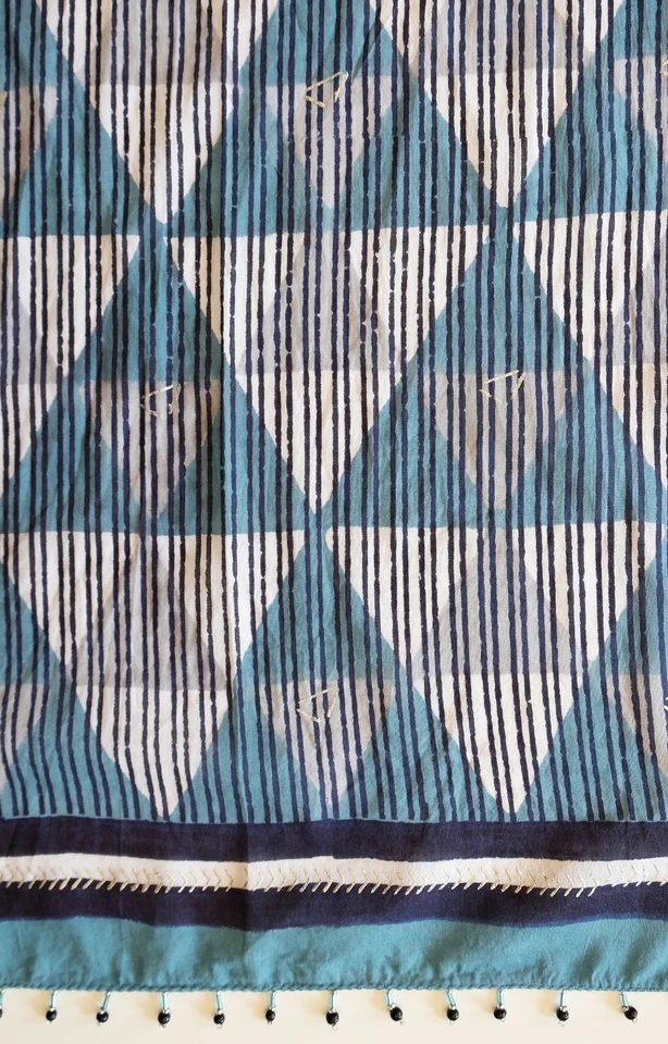 Bufanda Anokhi estampada en bloque a mano - Pirámide - 15" x 72" - 100% algodón Foto 3 de 3