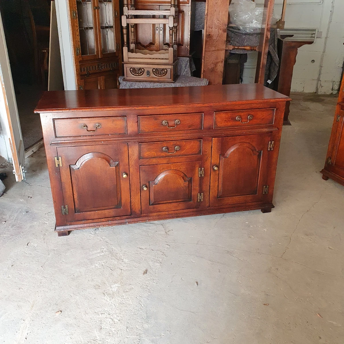 ANTIQUE REPRODUCTION OAK SIDEBOARD DRESSER BASE PLASMA TV STAND BY