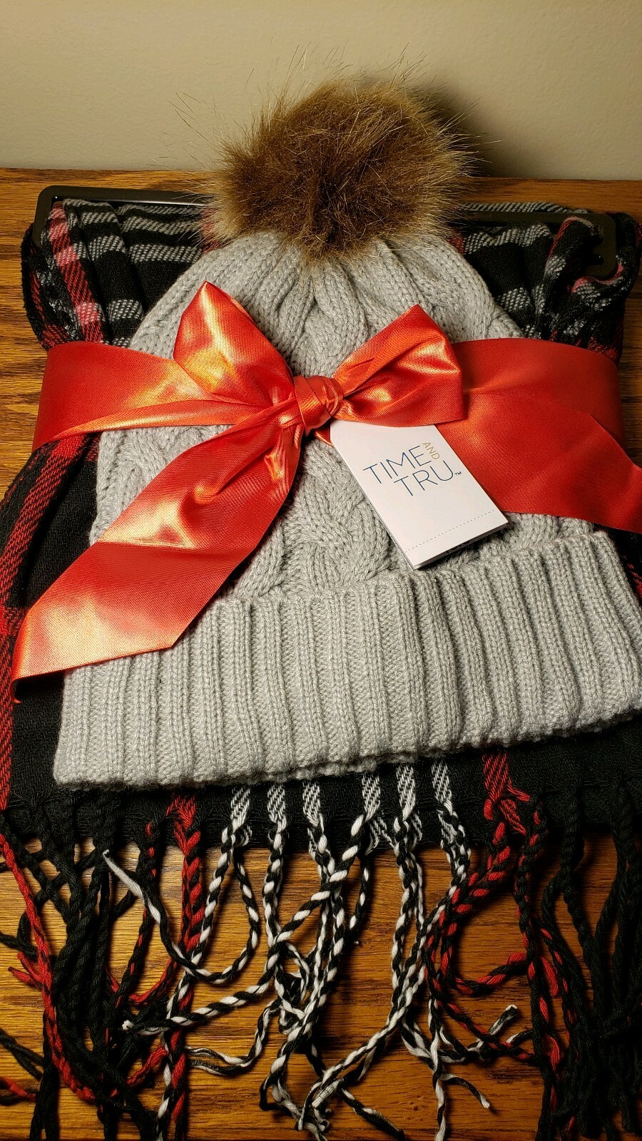 Cozy Winter Hat and Scarf Combo for Men & Women  -image
