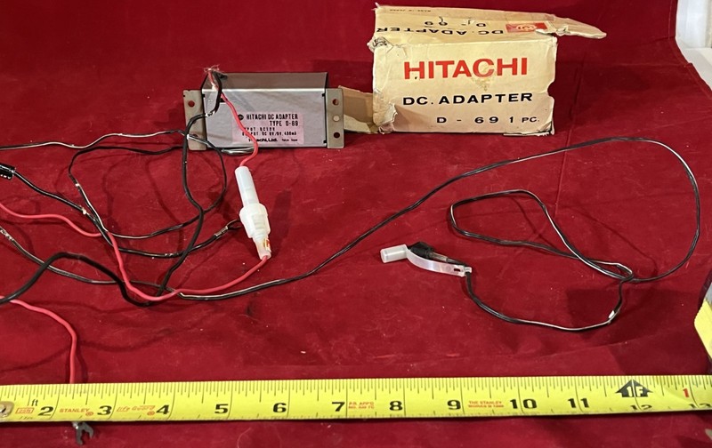 NOS VINTAGE HITACHI DC. ADAPTER D-69 INPUT DC12V- OUTPUT DC 6V/9V-400mA + O. BOX