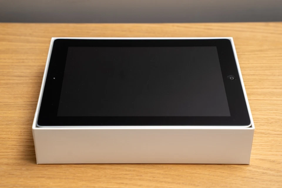 Apple iPad 3rd Gen. 32GB, Wi-Fi, 9.7in - Black (Near Mint Condition!) - Image 4 of 4