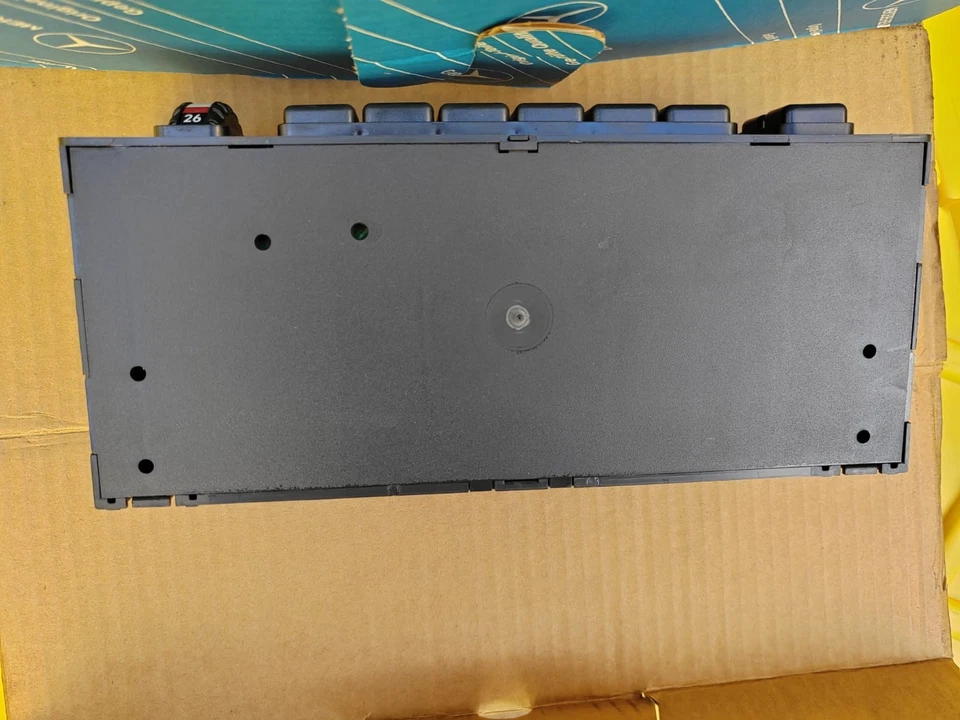 2018300585, Mercedes Climate Control Unit W201, Mercedes A/C Operating Unit - Image 3 of 4