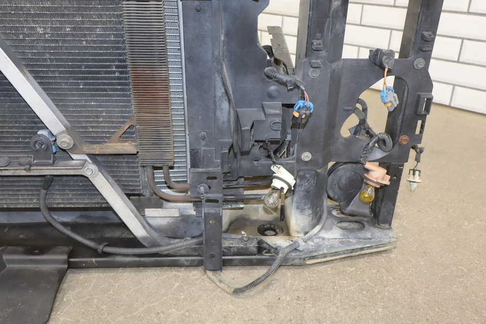 01-02 Chevy 2500HD Gasoline 6.0L LQ4 Loaded Southern Radiator Core Support - Image 4 of 4