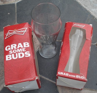 2X NEU VERPACKTE BUDWEISER PINT GLÄSER... SCHNAPPEN SIE SICH EINIGE KNOSPEN