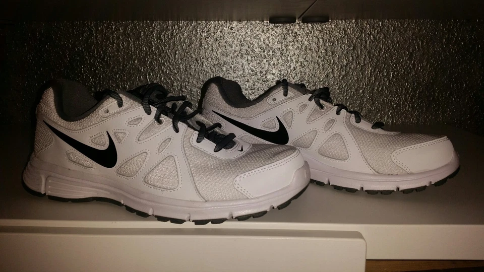 Nike revolution 2  42,5  - Bild 2 von 3