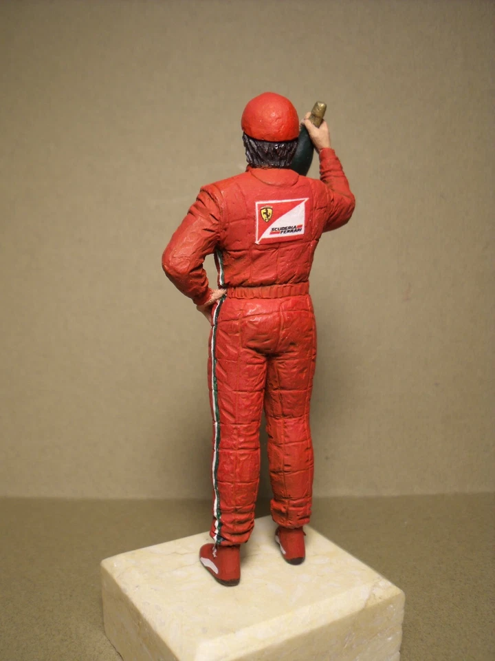 1/18 FIGURE  FERNANDO ALONSO  VROOM PAINTED  FOR  ELITE HOT WHEELS  MINICHAMPS - Image 3 of 4
