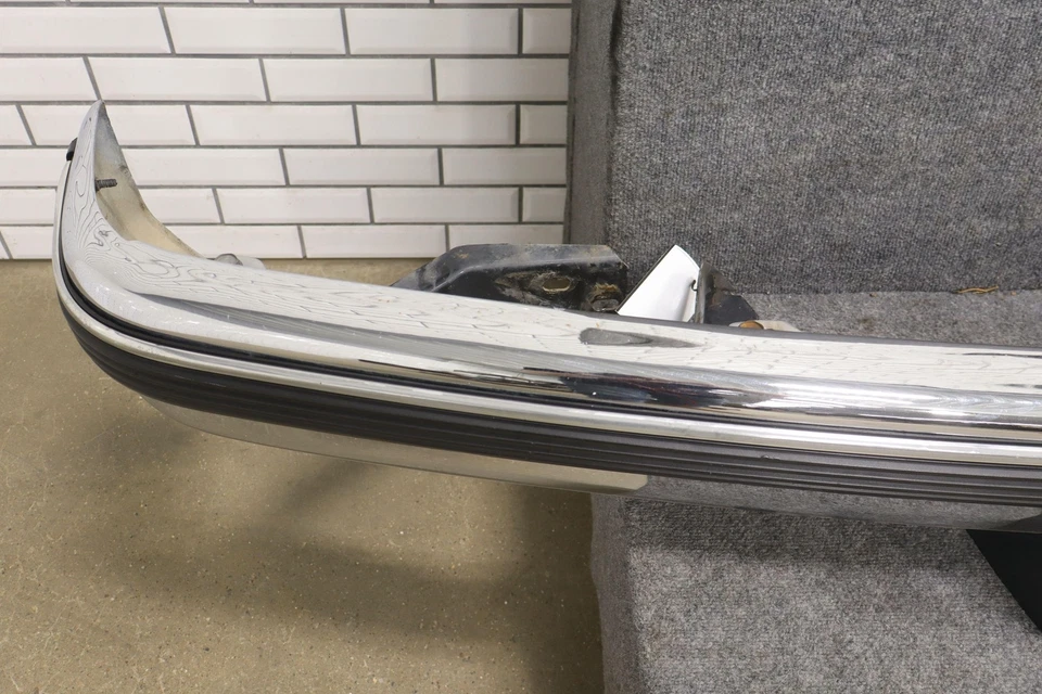 92-99 Chevy GMC Suburban Chrome Front Bumper GMT400 - Image 4 of 4