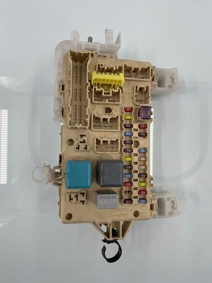 Toyota Corolla Verso AR10 2006 Diesel Fuse Box 892210F010 ROV8521
