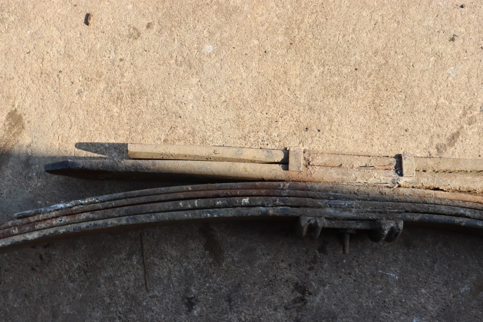 Ford F250 SD 2011-2016 4x4 doble cabina suspensión trasera derecha resorte de hoja OEM Foto 4 de 4