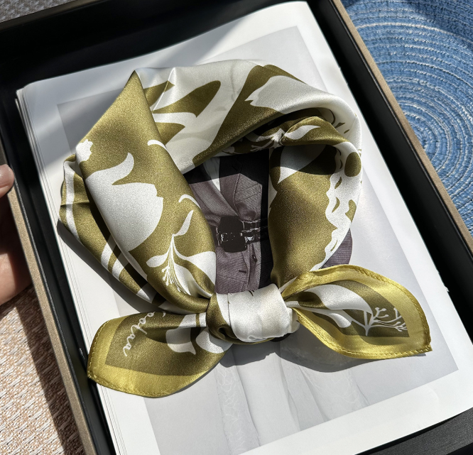 100% Silk Mulberry Shawl 21'' Green flower Print Neckerchief Scarf Bandana Wrap