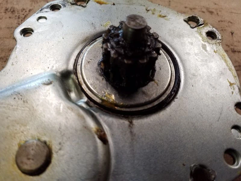 FRONT LEFT POWER WINDOW MOTOR | FITS 1982-2005 CHEVROLET GMC - Image 3 of 4