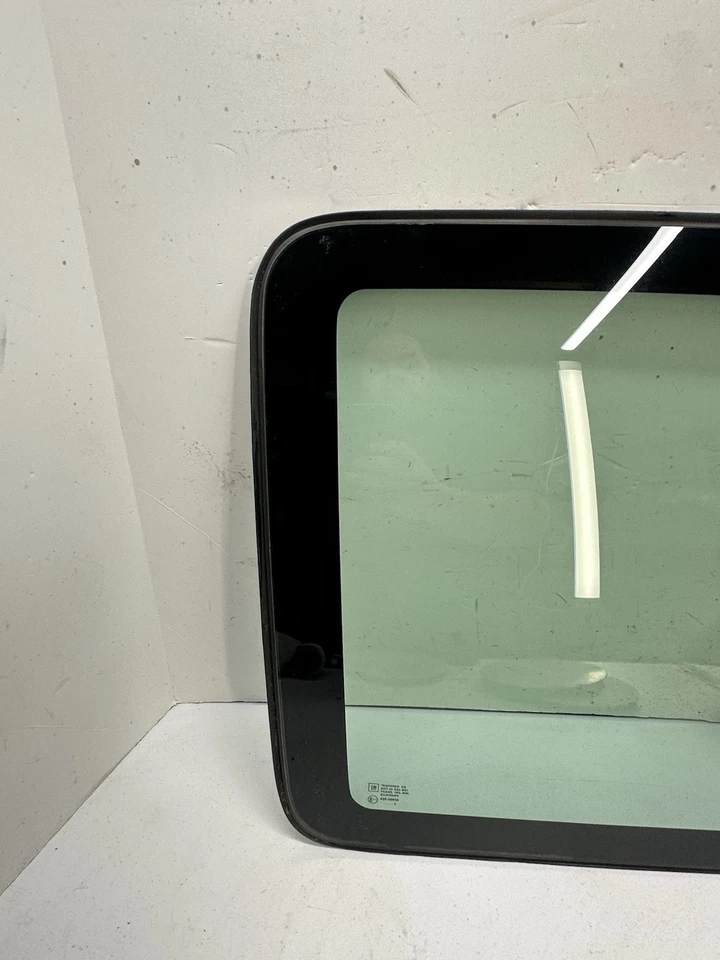 2000-2006 Chevrolet Silverado LH quarter glass vent window GMC Sierra Ext Cab - Image 2 of 4