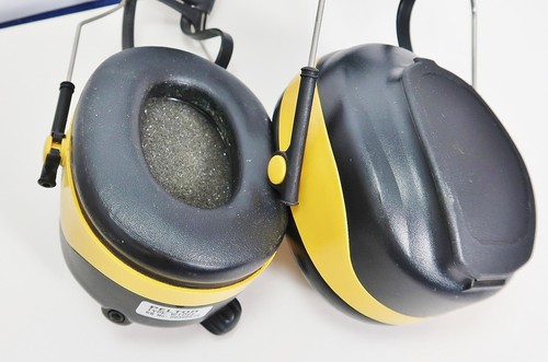 Cuffie Paraorecchie Peltor WorkTunes Sintonizzatore Radio AM/FM Testato Funzionante - Foto 10 di 11