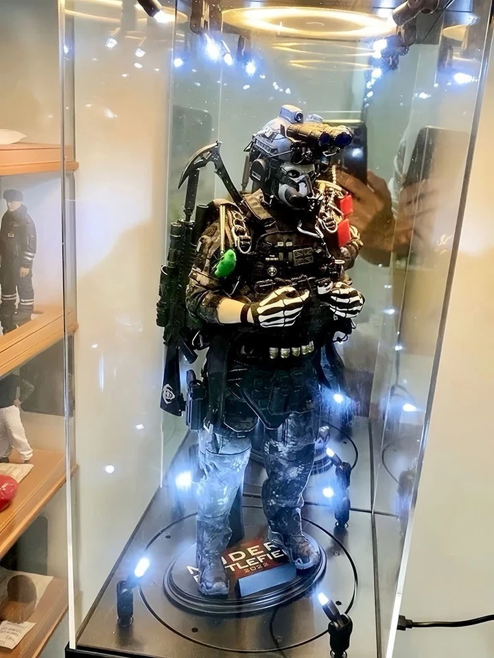 15.5" Rotating LED Acrylic Display Case/Box Stand Base for Hot Toys 1/6 figure - Image 4 of 4