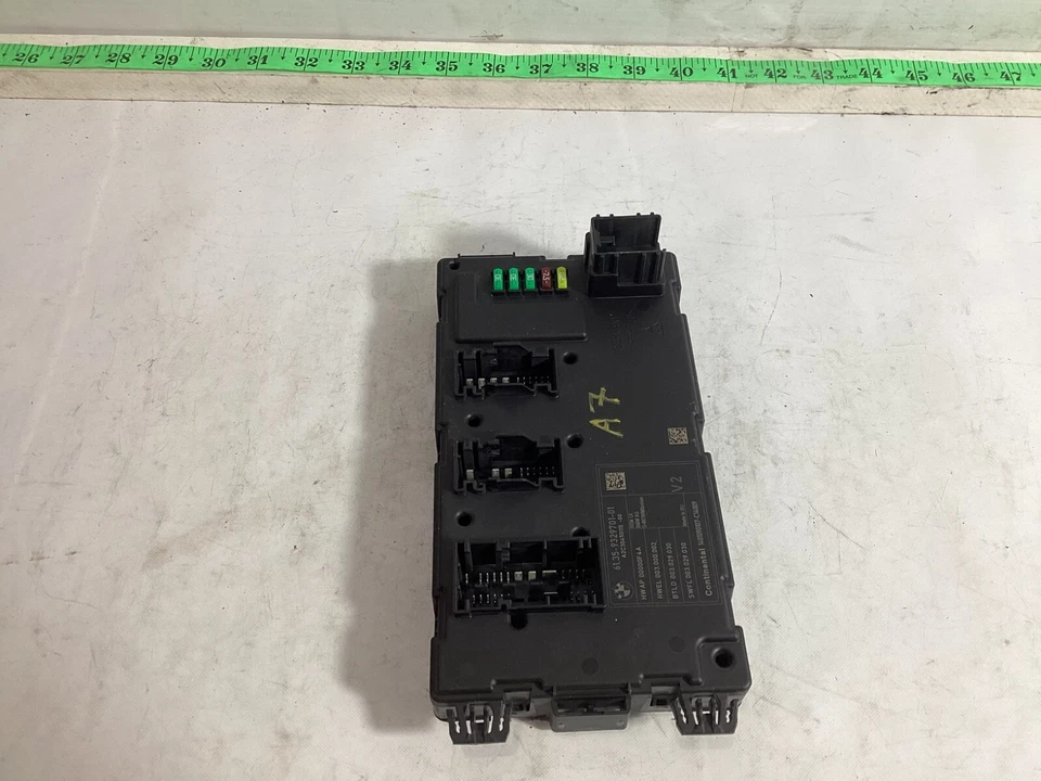 2012-2016 宝马 328i F30 熔丝盒继电器模块单元 9329701 原始设备制造商。 — 第 2/4 张图片
