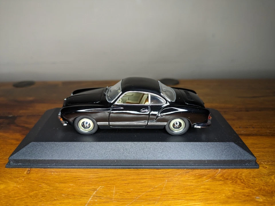 Minichamps VW Karmann Ghia cupé 1962 5000 1/43 modelo diecast negro Foto 3 de 4