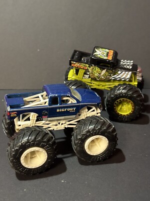 Hot Wheels Monster Trucks 1:64 Diecast Bigfoot Blue 4X4X4 Firestone Bone Shaker
