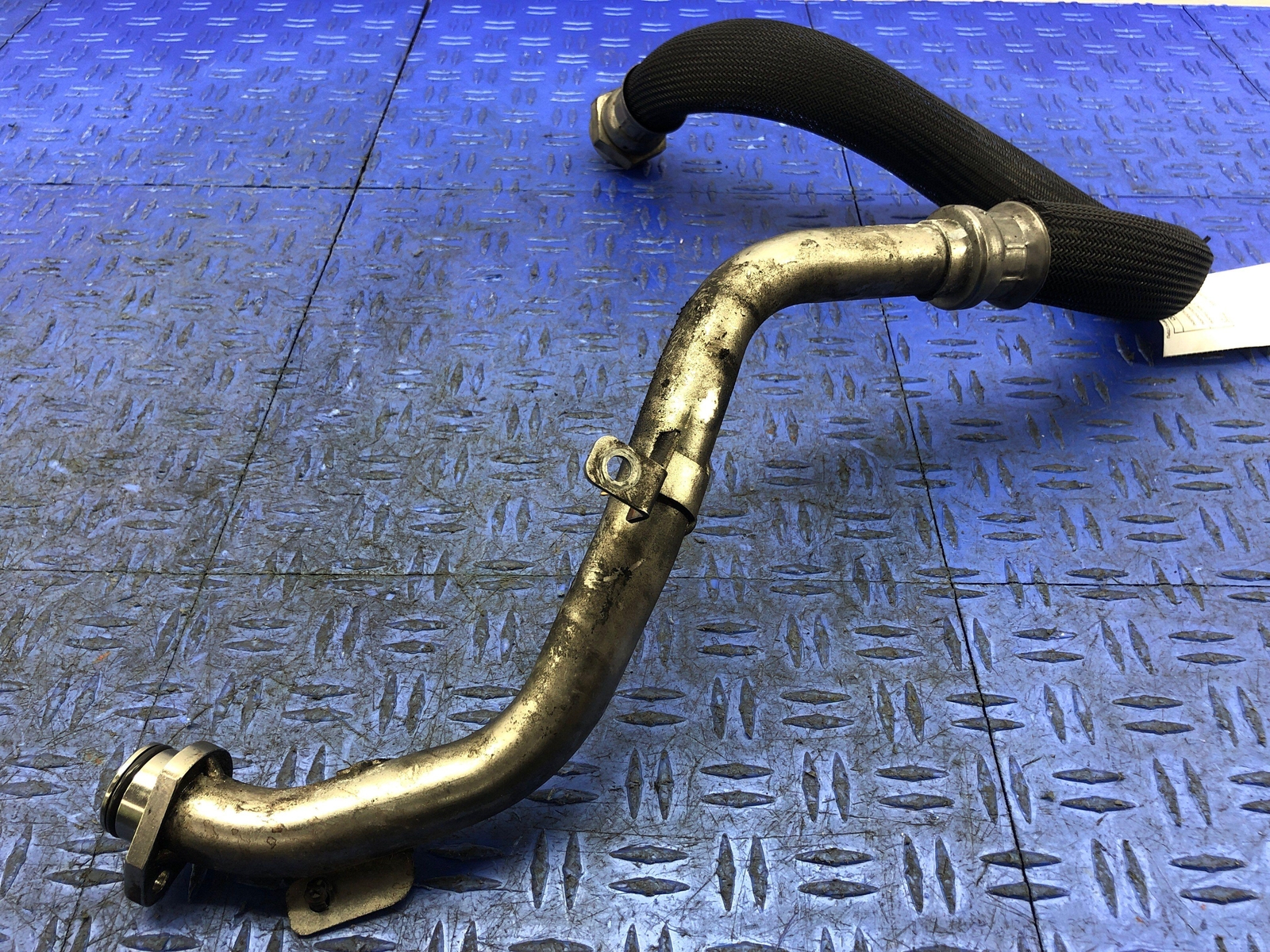 2006-2018 ASTON MARTIN VANTAGE V8 ENGINE OIL COOLER PUMP INLET PIPE 6G33-6617