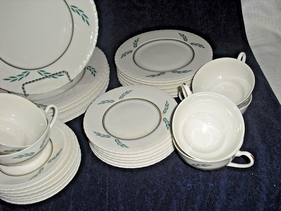 30 pc set Hanover China Coronation Dinnerware service for 6 Mint