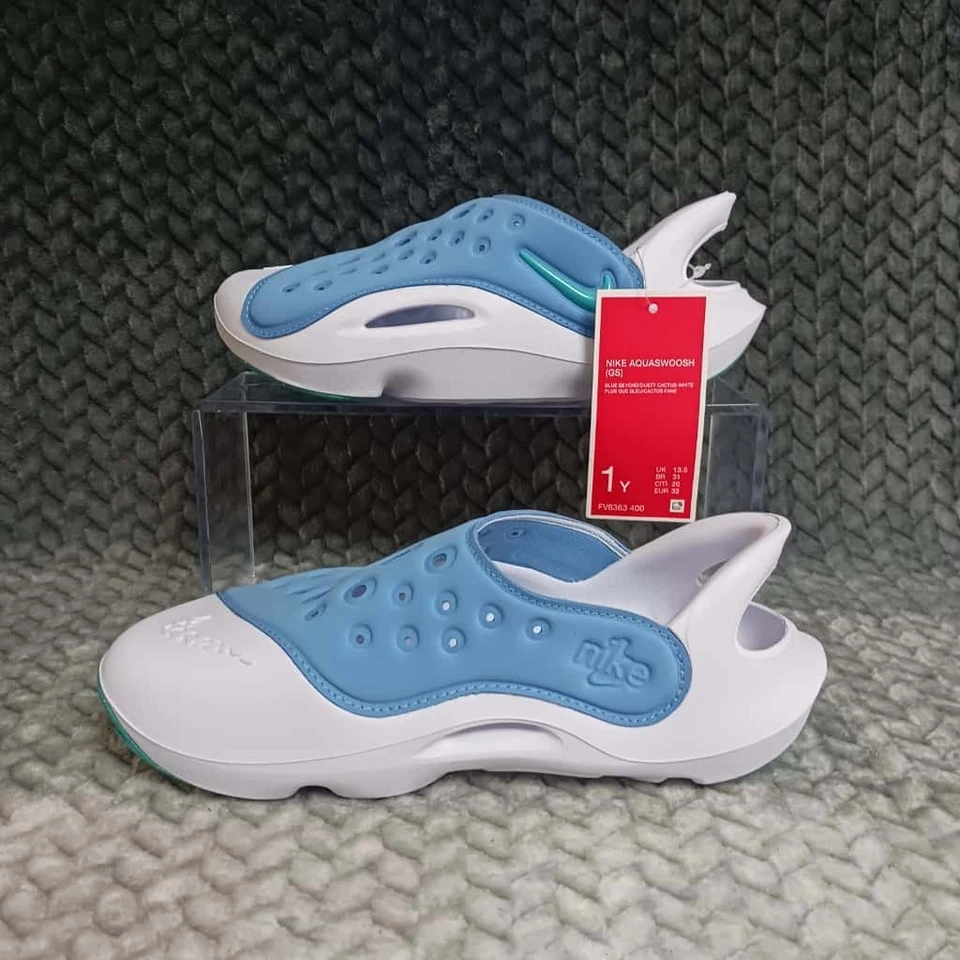 Sandalias Nike Aqua Swoosh GS para niños grandes azules más allá del blanco polvoriento cactus talla 1 año Foto 2 de 4