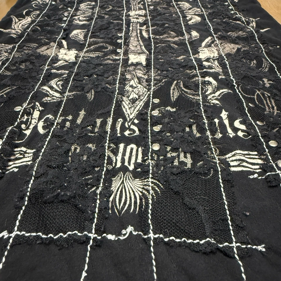 Camiseta Affliction Mediana Negra Encaje Tachuelas Texturizada Calavera Gótica Grunge Rock Y2K Foto 2 de 4