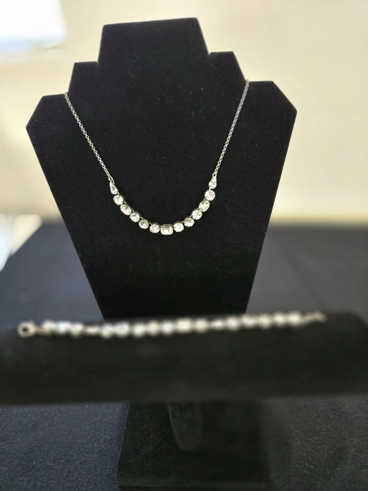 Schöne Vintage weiße Hochzeit Sorelli Halskette, Armband Set.  Guter Zustand.