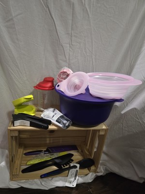 Lot Of Random Tupperware Kitchen Tools