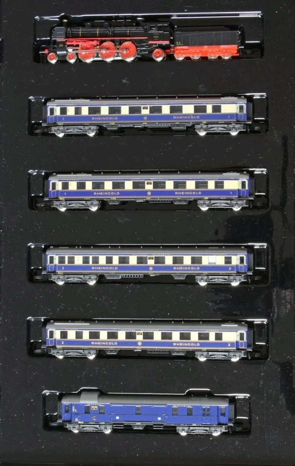 Z GAUGE "THE RHEINGOLD" TOWING HORSE LOCOMOTIVE SUPER CLASS 5 LUXURY WAGONS EXCELLENT - Image 2 of 4