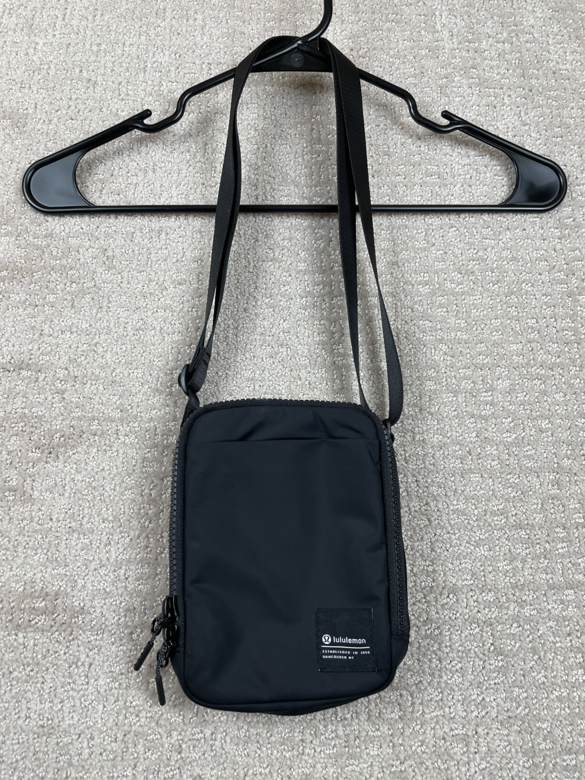 Lululemon Easy Access Crossbody Bag 1.5L Black Zip Around Pouch Travel Nylon