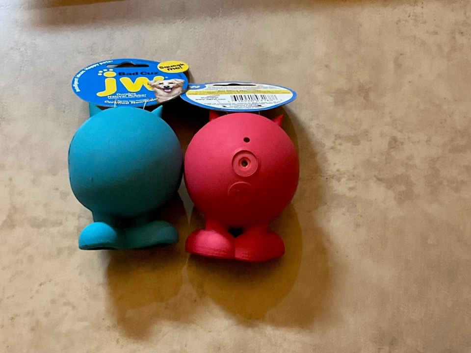 Juguete de entrenamiento JW Pet Bad Cuz Chirrido Mascota Buscar perro cachorro.  Se vende en juegos de 24 juguetes Foto 2 de 3