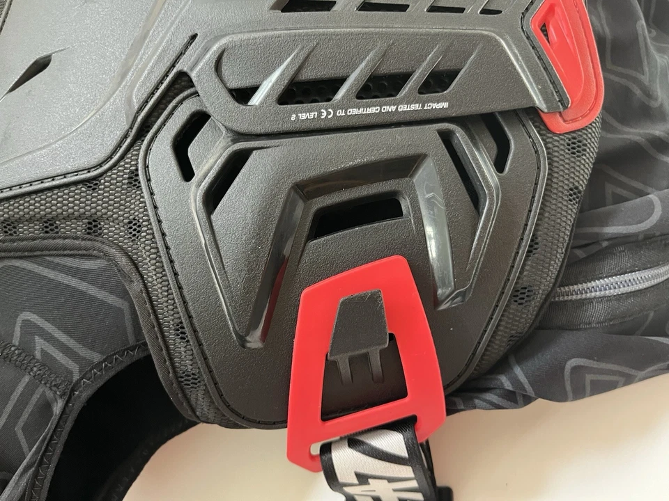 LEATT Junior Kids Youth 4.5 Pro Motocross MX armadura protetora de peito - Preto/vermelho - Imagem 4 de 4